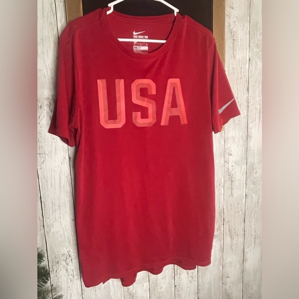 Nike Mens Team USA T-Shirt Medium Red Olympics The Nike Tee Short Sleeve